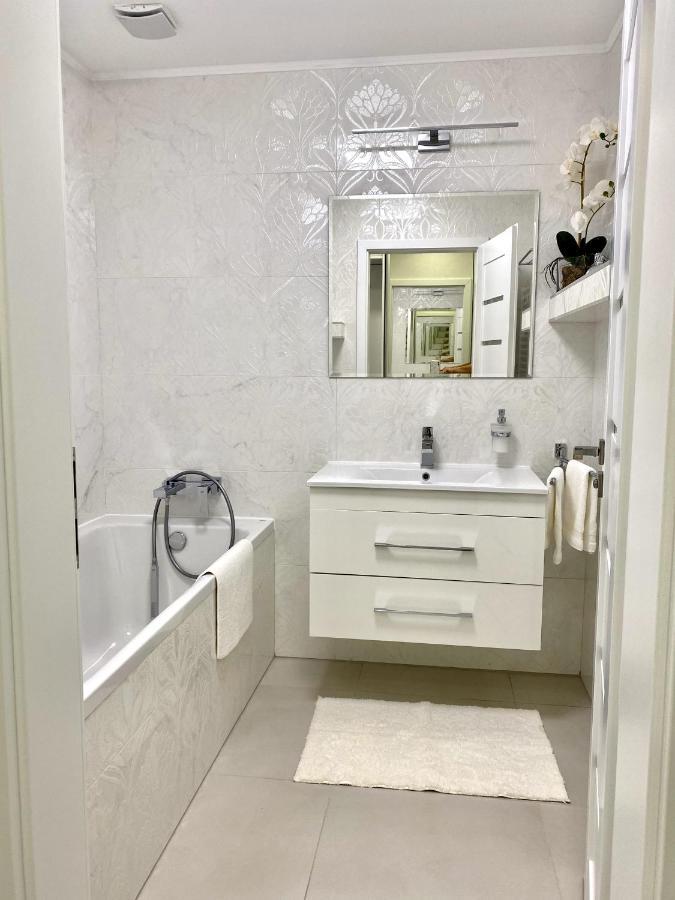 Die Eleganz - Apartment Near The City Center With Free Parking Bratislava Exterior foto